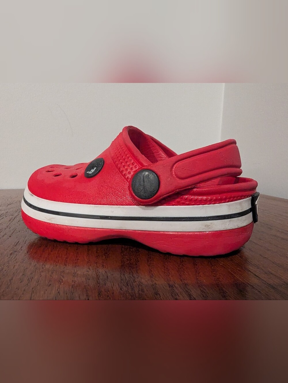 Crocs Clogs Dolphin Beach Clogs Toddler kids Size 8  Red & and White Unisex